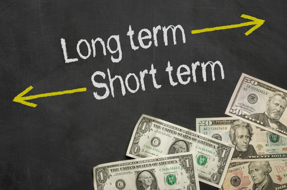 Short-Term vs. Long-Term Trading: Which One You Should Choose for Trading?
