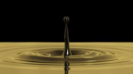 3D rendered crude oil splash after the dropping high speed shooting simulation with macro focus effect (drop 1, side view on black background)